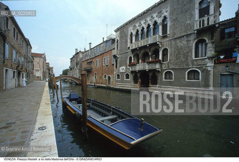 Localizzazione:..VENEZIA / CANNAREGIO..Oggetto:..Soggetto:..PALAZZO MASTELLI O DEL CAMMELLO / RIO DELLA MADONNA DELL ORTO..Cronologia: ..XIII XV XVI SECOLO..Definizione Culturale:..   Autore: ..   Stile: LOMBARDESCO GOTICO..   Editori/Stampatori:..   Committenza:..Materia e Tecnica:..Collocazione:..Note:..PALAZZI..Riproduzione Fotografica:..Graziano Arici/Rosebud2 .Copyright:..Graziano Arici/Rosebud2 .Data:..1998..Costo:..A..