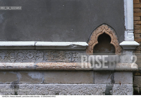 Localizzazione:..VENEZIA / CANNAREGIO..Oggetto:..Soggetto:..PALAZZO MASTELLI O DEL CAMMELLO / PARTICOLARE DELLA FACCIATA ..Cronologia: ..XIII XV XVI SECOLO..Definizione Culturale:..   Autore: ..   Stile: LOMBARDESCO GOTICO..   Editori/Stampatori:..   Committenza:..Materia e Tecnica:..Collocazione:..Note:..PALAZZI..Riproduzione Fotografica:..Graziano Arici/Rosebud2 .Copyright:..Graziano Arici/Rosebud2 .Data:..1998..Costo:..A..