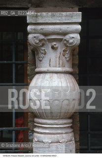 Localizzazione:..VENEZIA / CANNAREGIO..Oggetto:..Soggetto:..PALAZZO MASTELLI O DEL CAMMELLO / CORTILE COLONNA..Cronologia: ....Definizione Culturale:..   Autore: ..   Stile:..   Editori/Stampatori:..   Committenza:..Materia e Tecnica:..Collocazione:..Note:..PALAZZI..Riproduzione Fotografica:..Graziano Arici/Rosebud2 .Copyright:..Graziano Arici/Rosebud2 .Data:..1998..Costo:..A..