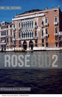 Localizzazione:..VENEZIA / S. POLO..Oggetto:..Soggetto:..PALAZZO PISANI MORETTA..Cronologia: ..XV XVI SECOLO..Definizione Culturale:..   Autore: ..   Stile: GOTICO..   Editori/Stampatori:..   Committenza:..Materia e Tecnica:..Collocazione:..Note:..PALAZZI..Riproduzione Fotografica:..Graziano Arici/Rosebud2 .Copyright:..Graziano Arici/Rosebud2 .Data:..1980..Costo:..A..