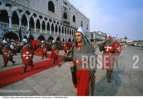 Localizzazione:..VENEZIA / S. MARCO..Oggetto:..Soggetto:..REGATA DELLE QUATTRO REPUBBLICHE MARINARE CORTEO STORICO IN PIAZZA SAN MARCO..Cronologia: ..Definizione Culturale:..   Autore: ..   Stile: ..   Editori/Stampatori:..   Committenza:..Materia e Tecnica:..Collocazione:..Note:..REGATE..Riproduzione Fotografica:..Copyright:..Graziano Arici/Rosebud2 .Data:..1994..Costo:..A