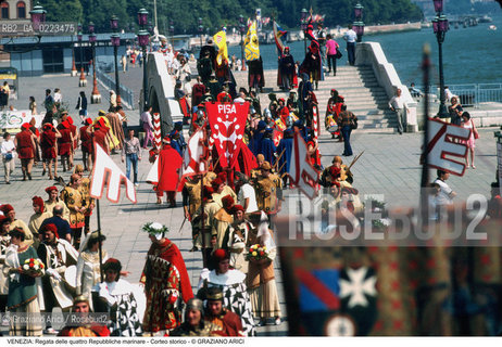 Localizzazione:..VENEZIA / S. MARCO..Oggetto:..Soggetto:..REGATA DELLE QUATTRO REPUBBLICHE MARINARE CORTEO STORICO IN PIAZZA SAN MARCO..Cronologia: ..Definizione Culturale:..   Autore: ..   Stile: ..   Editori/Stampatori:..   Committenza:..Materia e Tecnica:..Collocazione:..Note:..REGATE..Riproduzione Fotografica:..Copyright:..Graziano Arici/Rosebud2 .Data:..1994..Costo:..A