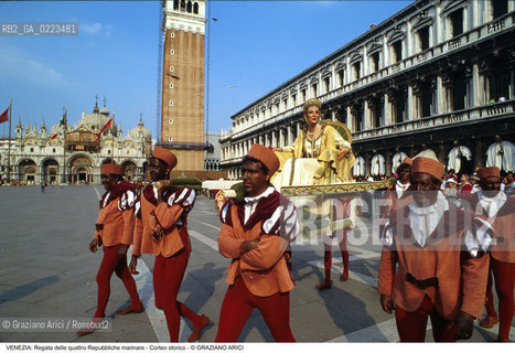 Localizzazione:..VENEZIA / S. MARCO..Oggetto:..Soggetto:..REGATA DELLE QUATTRO REPUBBLICHE MARINARE CORTEO STORICO IN PIAZZA SAN MARCO CATERINA CORNARO..Cronologia: ..Definizione Culturale:..   Autore: ..   Stile: ..   Editori/Stampatori:..   Committenza:..Materia e Tecnica:..Collocazione:..Note:..REGATE..Riproduzione Fotografica:..Copyright:..Graziano Arici/Rosebud2 .Data:..1994..Costo:..A