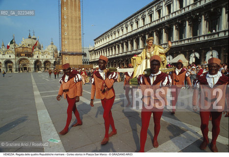 Localizzazione:..VENEZIA / S. MARCO..Oggetto:..Soggetto:..REGATA DELLE QUATTRO REPUBBLICHE MARINARE CORTEO STORICO IN PIAZZA SAN MARCO CATERINA CORNARO..Cronologia: ..Definizione Culturale:..   Autore: ..   Stile: ..   Editori/Stampatori:..   Committenza:..Materia e Tecnica:..Collocazione:..Note:..REGATE..Riproduzione Fotografica:..Copyright:..Graziano Arici/Rosebud2 .Data:..1994..Costo:..A