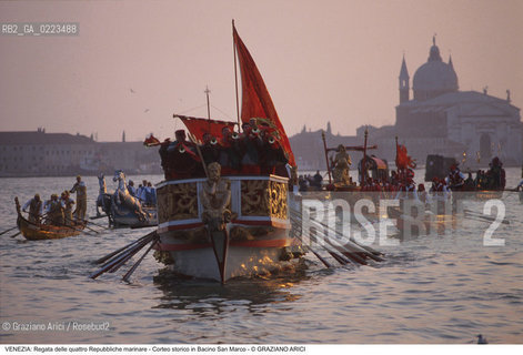 Localizzazione:..VENEZIA / S. MARCO..Oggetto:..Soggetto:..REGATA DELLE QUATTRO REPUBBLICHE MARINARE CORTEO STORICO IN BACINO SAN MARCO BUCINTORO..Cronologia: ..Definizione Culturale:..   Autore: ..   Stile: ..   Editori/Stampatori:..   Committenza:..Materia e Tecnica:..Collocazione:..Note:..REGATE..Riproduzione Fotografica:..Copyright:..Graziano Arici/Rosebud2 .Data:..1994..Costo:..A