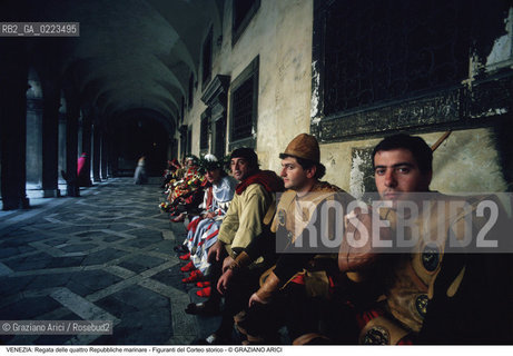 Localizzazione:..VENEZIA / S. MARCO..Oggetto:..Soggetto:..REGATA DELLE QUATTRO REPUBBLICHE MARINARE FIGURANTI DEL CORTEO STORICO..Cronologia: ..Definizione Culturale:..   Autore: ..   Stile: ..   Editori/Stampatori:..   Committenza:..Materia e Tecnica:..Collocazione:..Note:..REGATE..Riproduzione Fotografica:..Copyright:..Graziano Arici/Rosebud2 .Data:..1994..Costo:..A