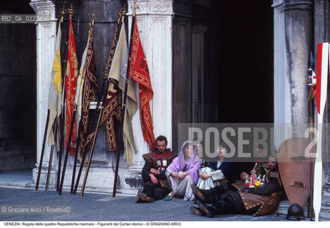 Localizzazione:..VENEZIA / S. MARCO..Oggetto:..Soggetto:..REGATA DELLE QUATTRO REPUBBLICHE MARINARE FIGURANTI DEL CORTEO STORICO..Cronologia: ..Definizione Culturale:..   Autore: ..   Stile: ..   Editori/Stampatori:..   Committenza:..Materia e Tecnica:..Collocazione:..Note:..REGATE..Riproduzione Fotografica:..Copyright:..Graziano Arici/Rosebud2 .Data:..1994..Costo:..A