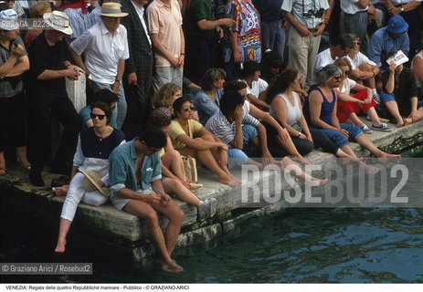 Localizzazione:..VENEZIA / S. MARCO..Oggetto:..Soggetto:..REGATA DELLE QUATTRO REPUBBLICHE MARINARE PUBBLICO TURISTI TURISMO..Cronologia: ..Definizione Culturale:..   Autore: ..   Stile: ..   Editori/Stampatori:..   Committenza:..Materia e Tecnica:..Collocazione:..Note:..REGATE..Riproduzione Fotografica:..Copyright:..Graziano Arici/Rosebud2 .Data:..1994..Costo:..A