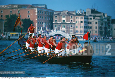 Localizzazione:..VENEZIA / S. MARCO..Oggetto:..Soggetto:..REGATA DELLE QUATTRO REPUBBLICHE MARINARE CORTEO STORICO..Cronologia: ..Definizione Culturale:..   Autore: ..   Stile: ..   Editori/Stampatori:..   Committenza:..Materia e Tecnica:..Collocazione:..Note:..REGATE..Riproduzione Fotografica:..Copyright:..Graziano Arici/Rosebud2 .Data:..1994..Costo:..A