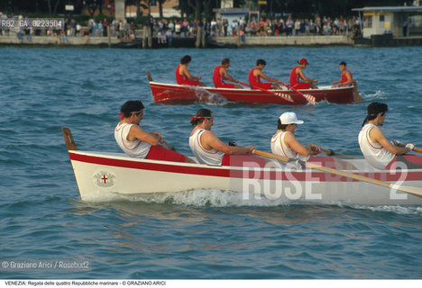 Localizzazione:..VENEZIA / S. MARCO..Oggetto:..Soggetto:..REGATA DELLE QUATTRO REPUBBLICHE MARINARE..Cronologia: ..Definizione Culturale:..   Autore: ..   Stile: ..   Editori/Stampatori:..   Committenza:..Materia e Tecnica:..Collocazione:..Note:..REGATE..Riproduzione Fotografica:..Copyright:..Graziano Arici/Rosebud2 .Data:..1994..Costo:..A