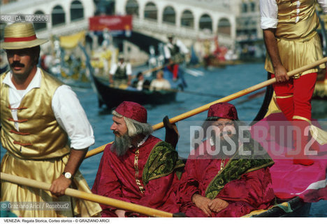 Localizzazione:..VENEZIA..Oggetto:..Soggetto:..REGATA STORICA CORTEO STORICO CANAL GRANDE..Cronologia: ..Definizione Culturale:..   Autore: ..   Stile: ..   Editori/Stampatori:..   Committenza:..Materia e Tecnica:..Collocazione:..Note:..REGATE..Riproduzione Fotografica:..Copyright:..Graziano Arici/Rosebud2 .Data:..1996..Costo:..A