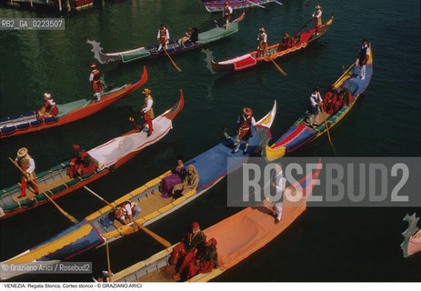 Localizzazione:..VENEZIA..Oggetto:..Soggetto:..REGATA STORICA CORTEO STORICO..Cronologia: ..Definizione Culturale:..   Autore: ..   Stile: ..   Editori/Stampatori:..   Committenza:..Materia e Tecnica:..Collocazione:..Note:..REGATE..Riproduzione Fotografica:..Copyright:..Graziano Arici/Rosebud2 .Data:..1996..Costo:..A