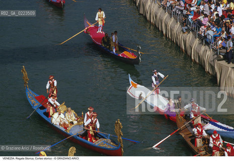Localizzazione:..VENEZIA..Oggetto:..Soggetto:..REGATA STORICA CORTEO STORICO..Cronologia: ..Definizione Culturale:..   Autore: ..   Stile: ..   Editori/Stampatori:..   Committenza:..Materia e Tecnica:..Collocazione:..Note:..REGATE..Riproduzione Fotografica:..Copyright:..Graziano Arici/Rosebud2 .Data:..1996..Costo:..A