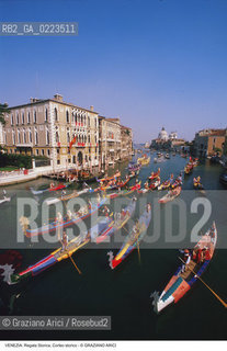 Localizzazione:..VENEZIA..Oggetto:..Soggetto:..REGATA STORICA CORTEO STORICO CANAL GRANDE..Cronologia: ..Definizione Culturale:..   Autore: ..   Stile: ..   Editori/Stampatori:..   Committenza:..Materia e Tecnica:..Collocazione:..Note:..REGATE..Riproduzione Fotografica:..Copyright:..Graziano Arici/Rosebud2 .Data:..1996..Costo:..A