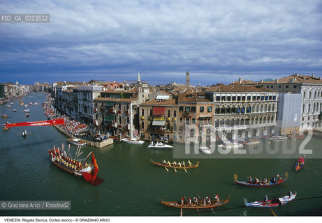 Localizzazione:..VENEZIA..Oggetto:..Soggetto:..REGATA STORICA CORTEO STORICO CANAL GRANDE..Cronologia: ..Definizione Culturale:..   Autore: ..   Stile: ..   Editori/Stampatori:..   Committenza:..Materia e Tecnica:..Collocazione:..Note:..REGATE..Riproduzione Fotografica:..Copyright:..Graziano Arici/Rosebud2 .Data:..1996..Costo:..A