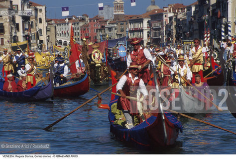 Localizzazione:..VENEZIA..Oggetto:..Soggetto:..REGATA STORICA CORTEO STORICO CANAL GRANDE..Cronologia: ..Definizione Culturale:..   Autore: ..   Stile: ..   Editori/Stampatori:..   Committenza:..Materia e Tecnica:..Collocazione:..Note:..REGATE..Riproduzione Fotografica:..Copyright:..Graziano Arici/Rosebud2 .Data:..1996..Costo:..A