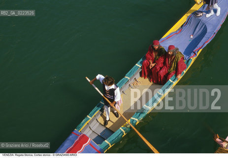 Localizzazione:..VENEZIA..Oggetto:..Soggetto:..REGATA STORICA CORTEO STORICO..Cronologia: ..Definizione Culturale:..   Autore: ..   Stile: ..   Editori/Stampatori:..   Committenza:..Materia e Tecnica:..Collocazione:..Note:..REGATE..Riproduzione Fotografica:..Copyright:..Graziano Arici/Rosebud2 .Data:..1996..Costo:..A