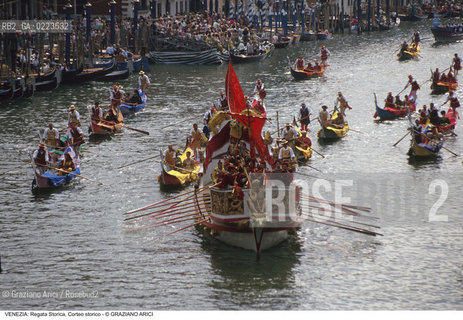 Localizzazione:..VENEZIA..Oggetto:..Soggetto:..REGATA STORICA CORTEO STORICO CANAL GRANDE BUCINTORO..Cronologia: ..Definizione Culturale:..   Autore: ..   Stile: ..   Editori/Stampatori:..   Committenza:..Materia e Tecnica:..Collocazione:..Note:..REGATE..Riproduzione Fotografica:..Copyright:..Graziano Arici/Rosebud2 .Data:..1996..Costo:..A