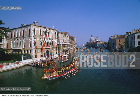 Localizzazione:..VENEZIA..Oggetto:..Soggetto:..REGATA STORICA CORTEO STORICO CANAL GRANDE BUCINTORO..Cronologia: ..Definizione Culturale:..   Autore: ..   Stile: ..   Editori/Stampatori:..   Committenza:..Materia e Tecnica:..Collocazione:..Note:..REGATE..Riproduzione Fotografica:..Copyright:..Graziano Arici/Rosebud2 .Data:..1996..Costo:..A