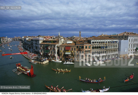 Localizzazione:..VENEZIA..Oggetto:..Soggetto:..REGATA STORICA CORTEO STORICO CANAL GRANDE..Cronologia: ..Definizione Culturale:..   Autore: ..   Stile: ..   Editori/Stampatori:..   Committenza:..Materia e Tecnica:..Collocazione:..Note:..REGATE..Riproduzione Fotografica:..Copyright:..Graziano Arici/Rosebud2 .Data:..1996..Costo:..A