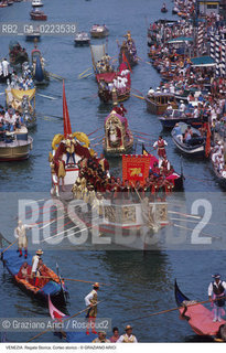 Localizzazione:..VENEZIA..Oggetto:..Soggetto:..REGATA STORICA CORTEO STORICO BUCINTORO..Cronologia: ..Definizione Culturale:..   Autore: ..   Stile: ..   Editori/Stampatori:..   Committenza:..Materia e Tecnica:..Collocazione:..Note:..REGATE..Riproduzione Fotografica:..Copyright:..Graziano Arici/Rosebud2 .Data:..1996..Costo:..A