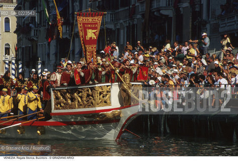 Localizzazione:..VENEZIA..Oggetto:..Soggetto:..REGATA STORICA CORTEO STORICO BUCINTORO..Cronologia: ..Definizione Culturale:..   Autore: ..   Stile: ..   Editori/Stampatori:..   Committenza:..Materia e Tecnica:..Collocazione:..Note:..REGATE..Riproduzione Fotografica:..Copyright:..Graziano Arici/Rosebud2 .Data:..1996..Costo:..A