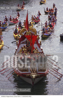 Localizzazione:..VENEZIA..Oggetto:..Soggetto:..REGATA STORICA CORTEO STORICO BUCINTORO..Cronologia: ..Definizione Culturale:..   Autore: ..   Stile: ..   Editori/Stampatori:..   Committenza:..Materia e Tecnica:..Collocazione:..Note:..REGATE..Riproduzione Fotografica:..Copyright:..Graziano Arici/Rosebud2 .Data:..1996..Costo:..A