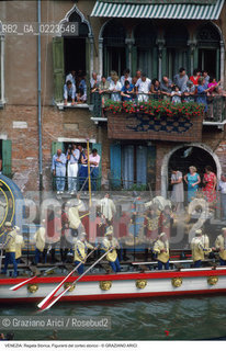 Localizzazione:..VENEZIA..Oggetto:..Soggetto:..REGATA STORICA FIGURANTI DEL CORTEO STORICO..Cronologia: ..Definizione Culturale:..   Autore: ..   Stile: ..   Editori/Stampatori:..   Committenza:..Materia e Tecnica:..Collocazione:..Note:..REGATE..Riproduzione Fotografica:..Copyright:..Graziano Arici/Rosebud2 .Data:..1996..Costo:..A