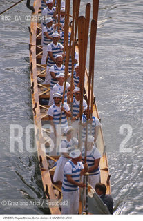 Localizzazione:..VENEZIA..Oggetto:..Soggetto:..REGATA STORICA CORTEO STORICO ALZAREMI..Cronologia: ..Definizione Culturale:..   Autore: ..   Stile: ..   Editori/Stampatori:..   Committenza:..Materia e Tecnica:..Collocazione:..Note:..REGATE..Riproduzione Fotografica:..Copyright:..Graziano Arici/Rosebud2 .Data:..1996..Costo:..A