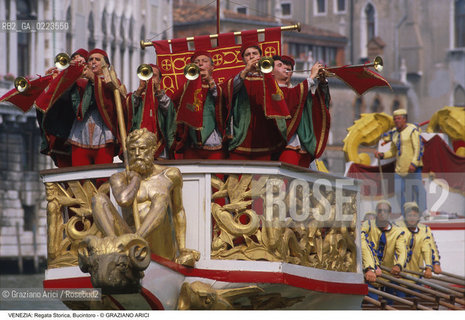 Localizzazione:..VENEZIA..Oggetto:..Soggetto:..REGATA STORICA CORTEO STORICO BUCINTORO..Cronologia: ..Definizione Culturale:..   Autore: ..   Stile: ..   Editori/Stampatori:..   Committenza:..Materia e Tecnica:..Collocazione:..Note:..REGATE..Riproduzione Fotografica:..Copyright:..Graziano Arici/Rosebud2 .Data:..1996..Costo:..A