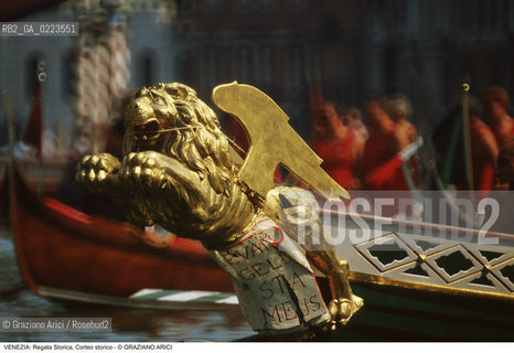 Localizzazione:..VENEZIA..Oggetto:..Soggetto:..REGATA STORICA CORTEO STORICO LEONE DI S. MARCO..Cronologia: ..Definizione Culturale:..   Autore: ..   Stile: ..   Editori/Stampatori:..   Committenza:..Materia e Tecnica:..Collocazione:..Note:..REGATE..Riproduzione Fotografica:..Copyright:..Graziano Arici/Rosebud2 .Data:..1996..Costo:..A