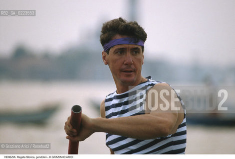 Localizzazione:..VENEZIA..Oggetto:..Soggetto:..REGATA STORICA GONDOLINI CAMPIONI..Cronologia: ..Definizione Culturale:..   Autore: ..   Stile: ..   Editori/Stampatori:..   Committenza:..Materia e Tecnica:..Collocazione:..Note:..REGATE..Riproduzione Fotografica:..Copyright:..Graziano Arici/Rosebud2 .Data:..1996..Costo:..A