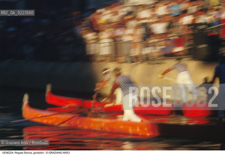 Localizzazione:..VENEZIA..Oggetto:..Soggetto:..REGATA STORICA GONDOLINI CAMPIONI..Cronologia: ..Definizione Culturale:..   Autore: ..   Stile: ..   Editori/Stampatori:..   Committenza:..Materia e Tecnica:..Collocazione:..Note:..REGATE..Riproduzione Fotografica:..Copyright:..Graziano Arici/Rosebud2 .Data:..1996..Costo:..A