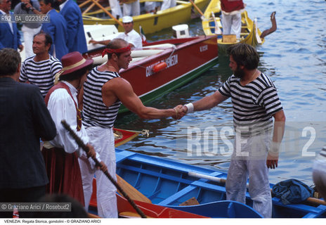 Localizzazione:..VENEZIA..Oggetto:..Soggetto:..REGATA STORICA GONDOLINI CAMPIONI..Cronologia: ..Definizione Culturale:..   Autore: ..   Stile: ..   Editori/Stampatori:..   Committenza:..Materia e Tecnica:..Collocazione:..Note:..REGATE..Riproduzione Fotografica:..Copyright:..Graziano Arici/Rosebud2 .Data:..1996..Costo:..A