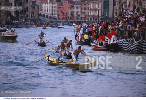Localizzazione:..VENEZIA..Oggetto:..Soggetto:..REGATA STORICA GONDOLINI CAMPIONI CANAL GRANDE..Cronologia: ..Definizione Culturale:..   Autore: ..   Stile: ..   Editori/Stampatori:..   Committenza:..Materia e Tecnica:..Collocazione:..Note:..REGATE..Riproduzione Fotografica:..Copyright:..Graziano Arici/Rosebud2 .Data:..1996..Costo:..A
