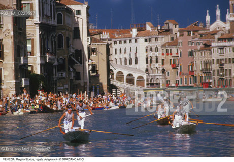 Localizzazione:..VENEZIA..Oggetto:..Soggetto:..REGATA STORICA GIOVANI PUPPARINI CANAL GRANDE..Cronologia: ..Definizione Culturale:..   Autore: ..   Stile: ..   Editori/Stampatori:..   Committenza:..Materia e Tecnica:..Collocazione:..Note:..REGATE..Riproduzione Fotografica:..Copyright:..Graziano Arici/Rosebud2 .Data:..1996..Costo:..A