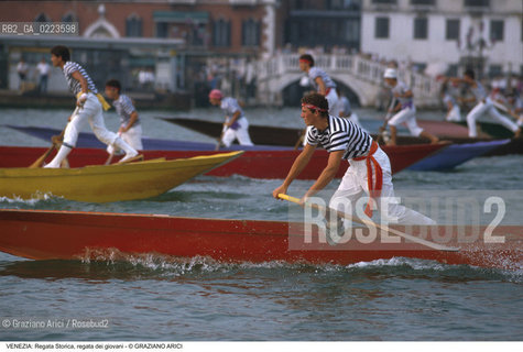 Localizzazione:..VENEZIA..Oggetto:..Soggetto:..REGATA STORICA GIOVANI PUPPARINI..Cronologia: ..Definizione Culturale:..   Autore: ..   Stile: ..   Editori/Stampatori:..   Committenza:..Materia e Tecnica:..Collocazione:..Note:..REGATE..Riproduzione Fotografica:..Copyright:..Graziano Arici/Rosebud2 .Data:..1996..Costo:..A