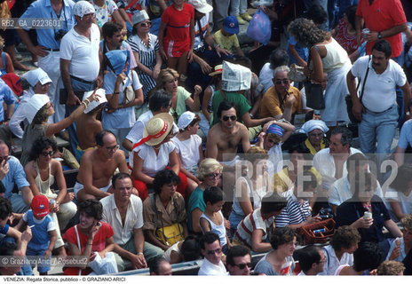 Localizzazione:..VENEZIA ..Oggetto:..Soggetto:..REGATA STORICA PUBBLICO FOLLA TURISTI..Cronologia: ..Definizione Culturale:..   Autore: ..   Stile: ..   Editori/Stampatori:..   Committenza:..Materia e Tecnica:..Collocazione:..Note:..REGATE TURISMO..Riproduzione Fotografica:..Copyright:..Graziano Arici/Rosebud2 .Data:..1996..Costo:..A