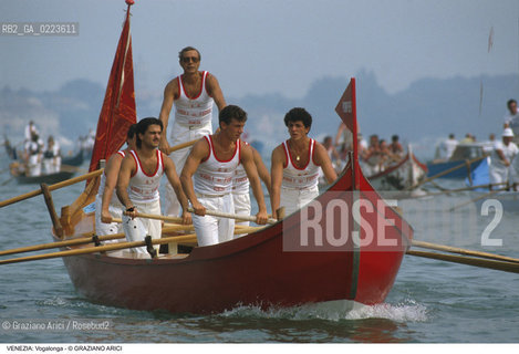 Localizzazione:..VENEZIA..Oggetto:..Soggetto:..VOGALONGA BARCHE..Cronologia: ..Definizione Culturale:..   Autore: ..   Stile: ..   Editori/Stampatori:..   Committenza:..Materia e Tecnica:..Collocazione:..Note:..REGATE..Riproduzione Fotografica:..Copyright:..Graziano Arici/Rosebud2 .Data:..1996..Costo:..A