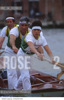 Localizzazione:..VENEZIA..Oggetto:..Soggetto:..VOGALONGA BARCHE..Cronologia: ..Definizione Culturale:..   Autore: ..   Stile: ..   Editori/Stampatori:..   Committenza:..Materia e Tecnica:..Collocazione:..Note:..REGATE..Riproduzione Fotografica:..Copyright:..Graziano Arici/Rosebud2 .Data:..1996..Costo:..A