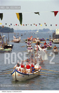Localizzazione:..VENEZIA / CANNAREGIO..Oggetto:..Soggetto:..VOGALONGA RIO DI CANNAREGIO BARCHE..Cronologia: ..Definizione Culturale:..   Autore: ..   Stile: ..   Editori/Stampatori:..   Committenza:..Materia e Tecnica:..Collocazione:..Note:..REGATE..Riproduzione Fotografica:..Copyright:..Graziano Arici/Rosebud2 .Data:..1996..Costo:..A