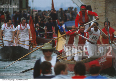 Localizzazione:..VENEZIA / CANNAREGIO..Oggetto:..Soggetto:..VOGALONGA RIO DI CANNAREGIO BARCHE..Cronologia: ..Definizione Culturale:..   Autore: ..   Stile: ..   Editori/Stampatori:..   Committenza:..Materia e Tecnica:..Collocazione:..Note:..REGATE..Riproduzione Fotografica:..Copyright:..Graziano Arici/Rosebud2 .Data:..1996..Costo:..A