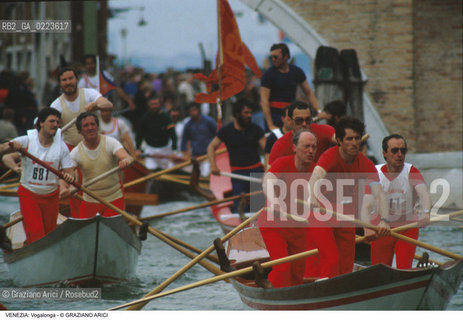 Localizzazione:..VENEZIA / CANNAREGIO..Oggetto:..Soggetto:..VOGALONGA RIO DI CANNAREGIO BARCHE..Cronologia: ..Definizione Culturale:..   Autore: ..   Stile: ..   Editori/Stampatori:..   Committenza:..Materia e Tecnica:..Collocazione:..Note:..REGATE..Riproduzione Fotografica:..Copyright:..Graziano Arici/Rosebud2 .Data:..1996..Costo:..A