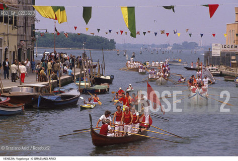 Localizzazione:..VENEZIA / CANNAREGIO..Oggetto:..Soggetto:..VOGALONGA RIO DI CANNAREGIO BARCHE..Cronologia: ..Definizione Culturale:..   Autore: ..   Stile: ..   Editori/Stampatori:..   Committenza:..Materia e Tecnica:..Collocazione:..Note:..REGATE..Riproduzione Fotografica:..Copyright:..Graziano Arici/Rosebud2 .Data:..1996..Costo:..A