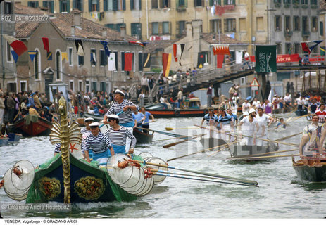 Localizzazione:..VENEZIA / CANNAREGIO..Oggetto:..Soggetto:..VOGALONGA RIO DI CANNAREGIO BARCHE..Cronologia: ..Definizione Culturale:..   Autore: ..   Stile: ..   Editori/Stampatori:..   Committenza:..Materia e Tecnica:..Collocazione:..Note:..REGATE..Riproduzione Fotografica:..Copyright:..Graziano Arici/Rosebud2 .Data:..1984..Costo:..A