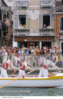 Localizzazione:..VENEZIA / CANNAREGIO..Oggetto:..Soggetto:..VOGALONGA RIO DI CANNAREGIO BARCHE PUBBLICO..Cronologia: ..Definizione Culturale:..   Autore: ..   Stile: ..   Editori/Stampatori:..   Committenza:..Materia e Tecnica:..Collocazione:..Note:..REGATE..Riproduzione Fotografica:..Copyright:..Graziano Arici/Rosebud2 .Data:..1996..Costo:..A