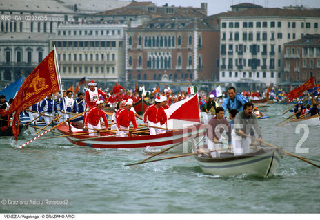 Localizzazione:..VENEZIA / S. MARCO..Oggetto:..Soggetto:..VOGALONGA BARCHE BACINO SAN MARCO..Cronologia: ..Definizione Culturale:..   Autore: ..   Stile: ..   Editori/Stampatori:..   Committenza:..Materia e Tecnica:..Collocazione:..Note:..REGATE..Riproduzione Fotografica:..Copyright:..Graziano Arici/Rosebud2 .Data:..1996..Costo:..A