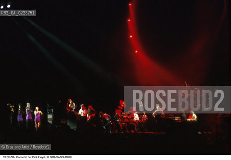 Localizzazione:..VENEZIA / S. MARCO..Oggetto:..Soggetto:..CONCERTO DEI PINK FLOYD / PALCO..Cronologia: ..Definizione Culturale:..   Autore: ..   Stile: ..   Editori/Stampatori:..   Committenza:..Materia e Tecnica:..Collocazione:..Note:....Riproduzione Fotografica:..Copyright:..Graziano Arici/Rosebud2 .Data:..15 LUGLIO 1989..Costo:..A