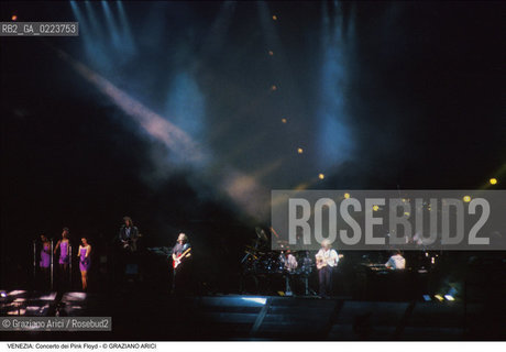 Localizzazione:..VENEZIA / S. MARCO..Oggetto:..Soggetto:..CONCERTO DEI PINK FLOYD / PALCO..Cronologia: ..Definizione Culturale:..   Autore: ..   Stile: ..   Editori/Stampatori:..   Committenza:..Materia e Tecnica:..Collocazione:..Note:....Riproduzione Fotografica:..Copyright:..Graziano Arici/Rosebud2 .Data:..15 LUGLIO 1989..Costo:..A