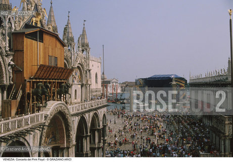 Localizzazione:..VENEZIA / S. MARCO..Oggetto:..Soggetto:..CONCERTO DEI PINK FLOYD PIAZZA SAN MARCO BACINO PALCO..Cronologia: ..Definizione Culturale:..   Autore: ..   Stile: ..   Editori/Stampatori:..   Committenza:..Materia e Tecnica:..Collocazione:..Note:....Riproduzione Fotografica:..Copyright:..Graziano Arici/Rosebud2 .Data:..15 LUGLIO 1989..Costo:..A